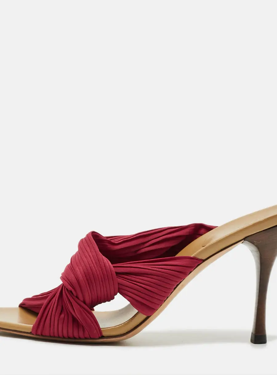 Gucci Size 38 Red Pleated  Fabric Slide Sandals