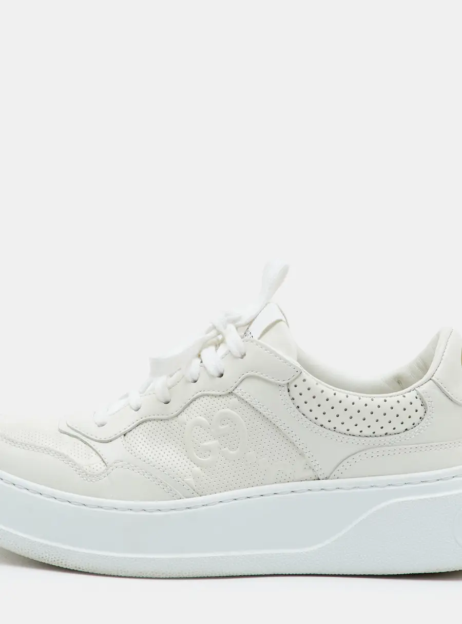 Gucci White Leather Jumbo GG Embossed Leather Low Top Sneakers