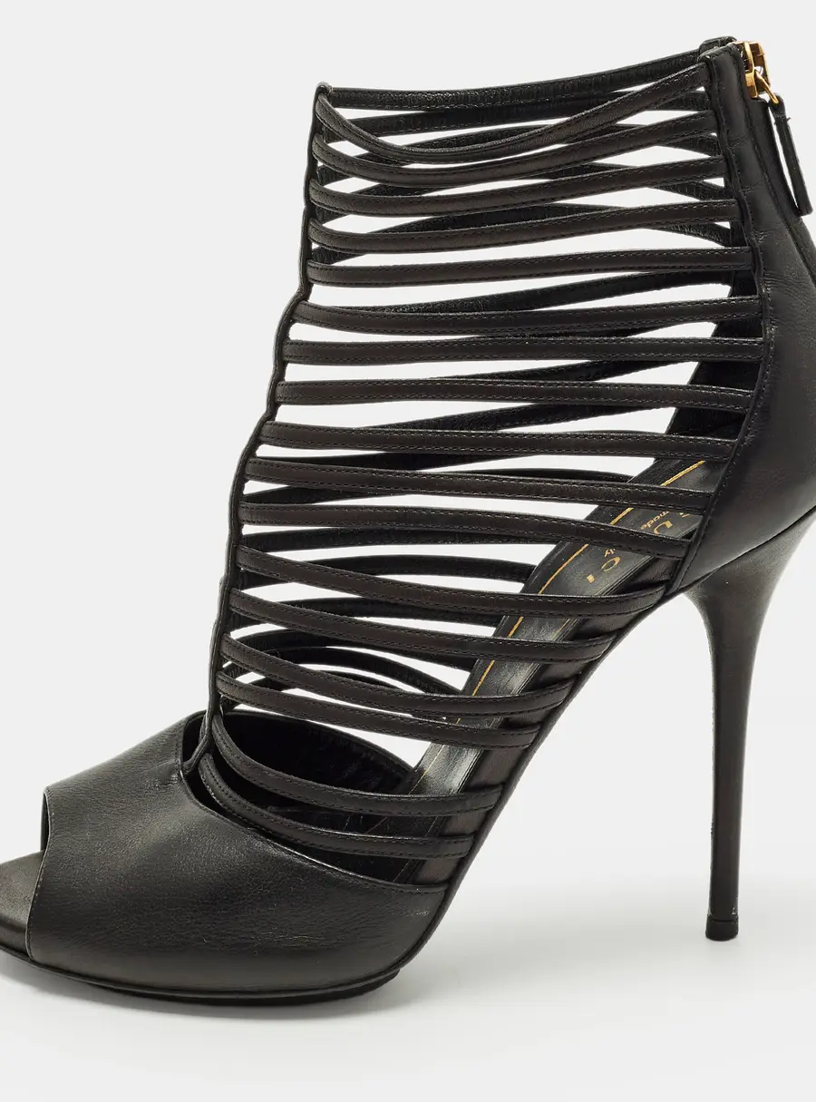 Gucci Size 39.5 Black Leather Gladiator Sandals