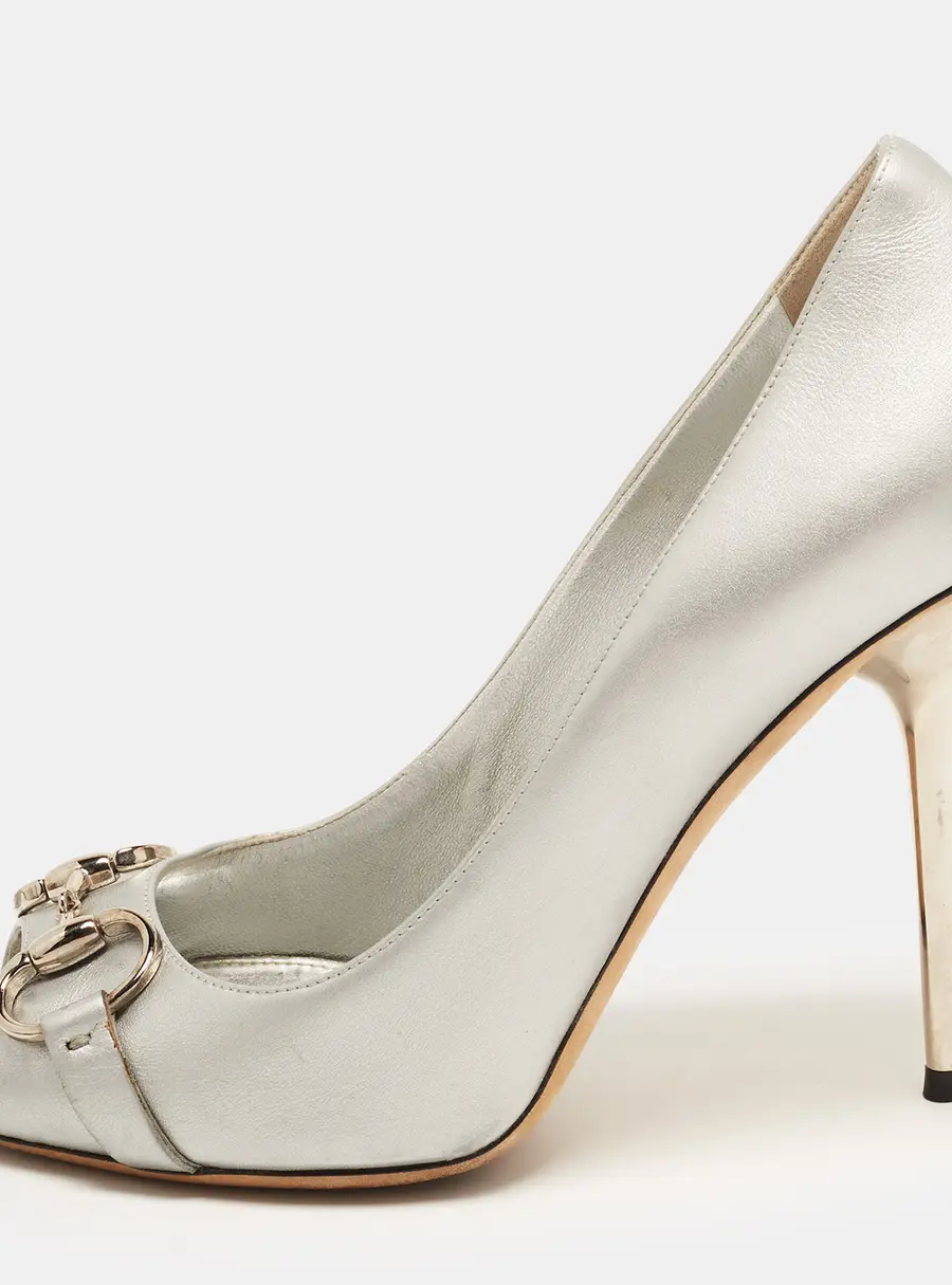 Gucci Horsebit Size 40 Silver Metallic Leather Peep Toe Pumps
