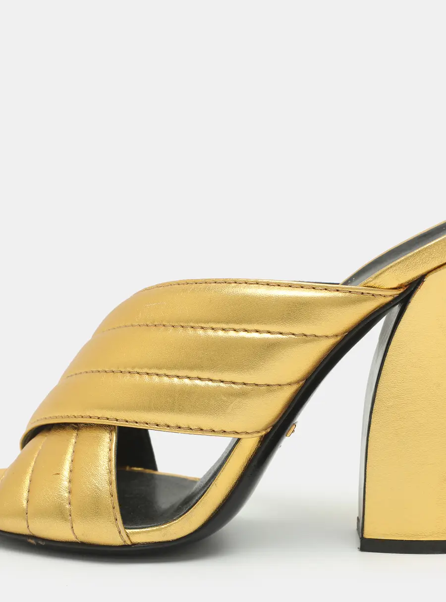 Gucci Webby Size 40 Gold Leather Slide Sandals