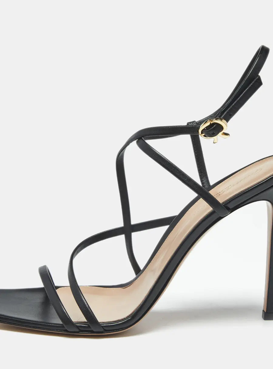Gianvito Rossi Manilla Size 39.5 Black Leather Ankle Strap Sandals
