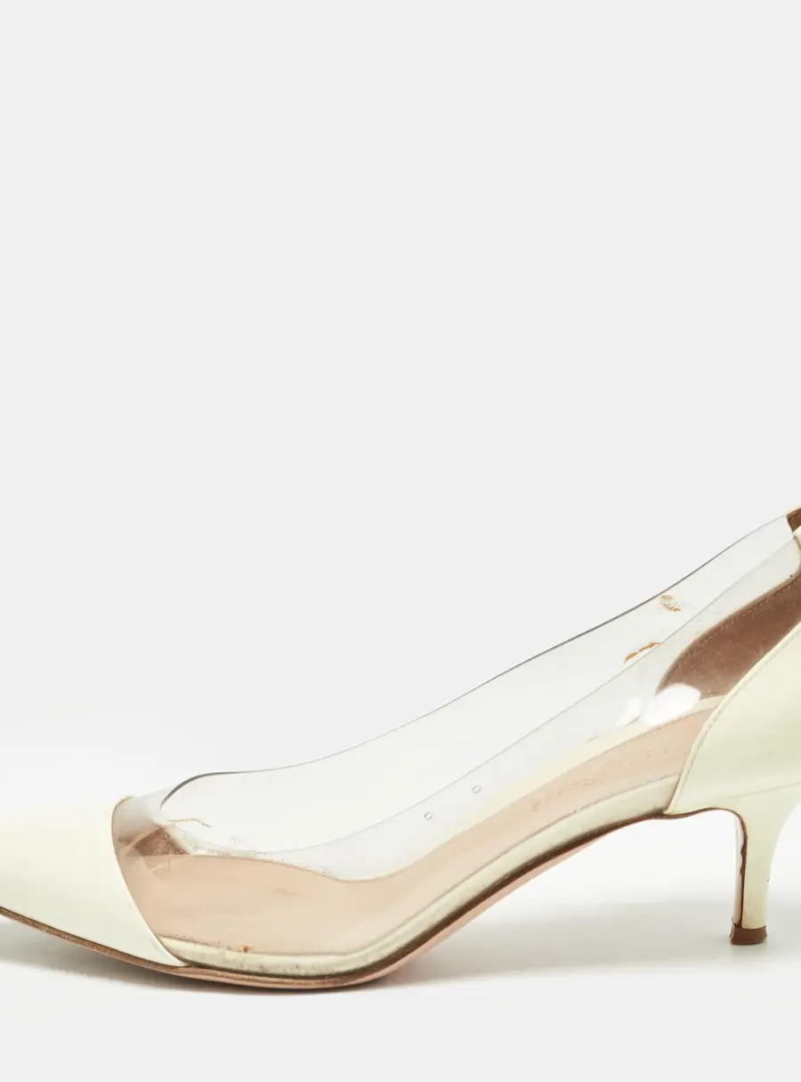 Gianvito Rossi Plexi Size 38 Cream Patent Leather and PVC Pumps