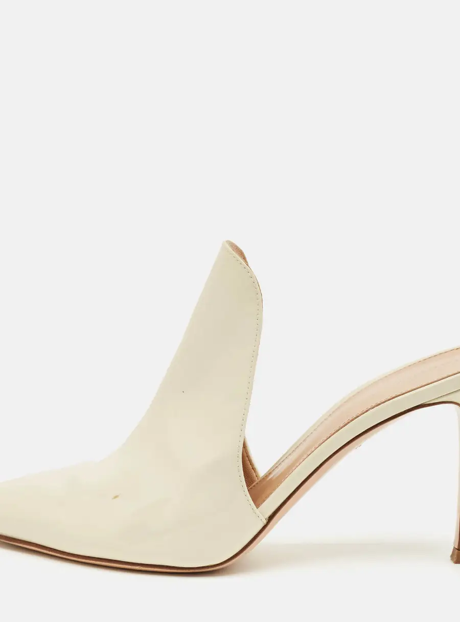 Gianvito Rossi Cream Patent Leather Aramis Pointed Toe Mules Size 38
