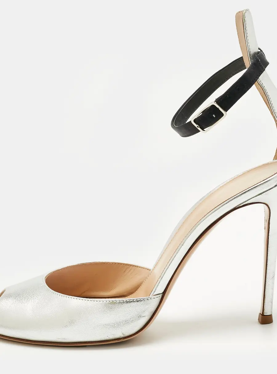 Gianvito Rossi Silver Leather  Ankle Strap Sandals Size 39.5