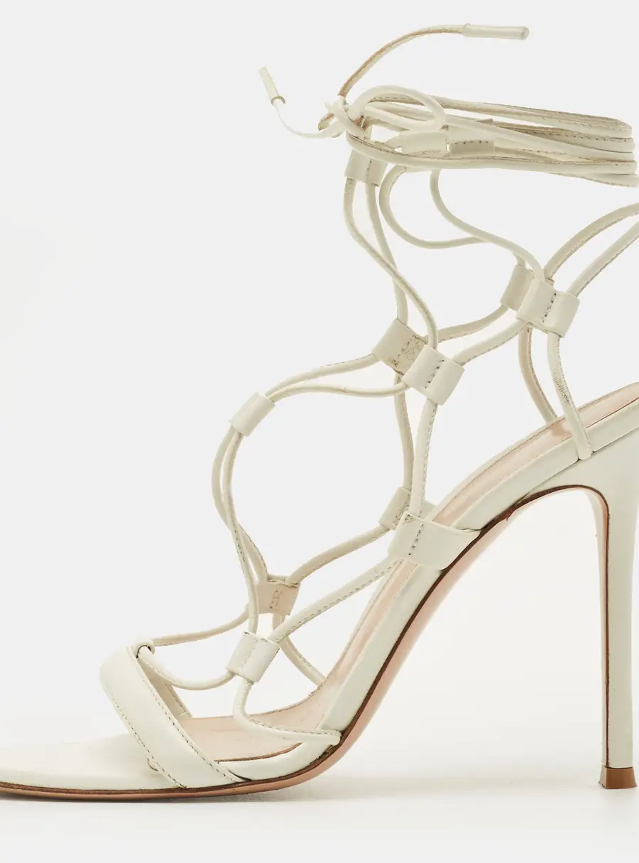Gianvito Rossi Sylvie Size 38 White Leather Ankle Strap Sandals