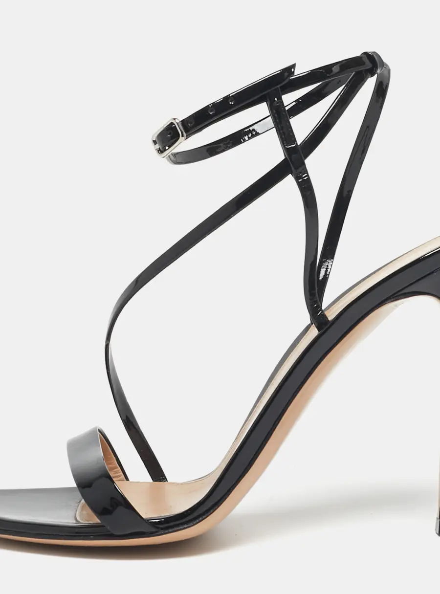 Gianvito Rossi Manhattan Size 38 Black Patent Leather Ankle Strap Sandals