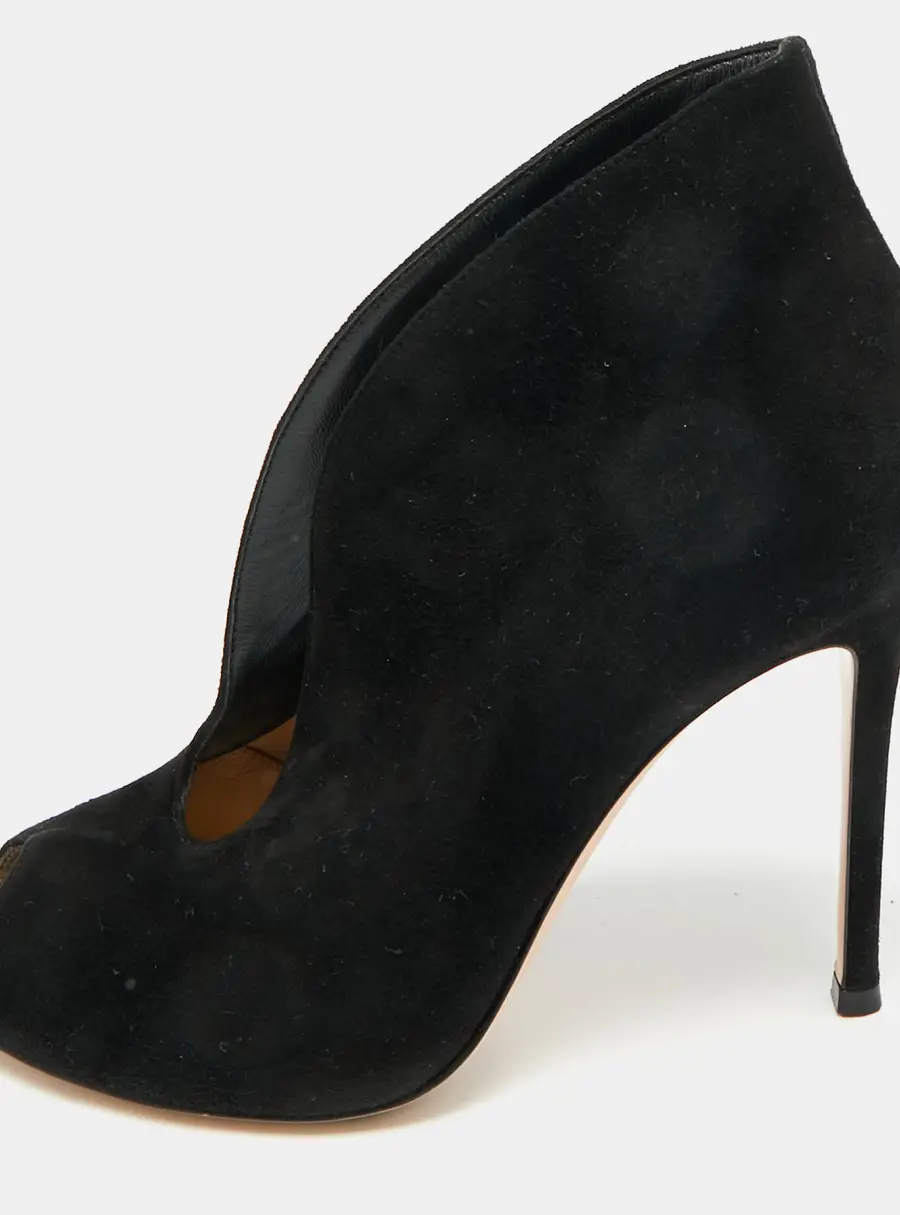 Gianvito Rossi Vamp Size 37 Black Suede Peep Toe Booties
