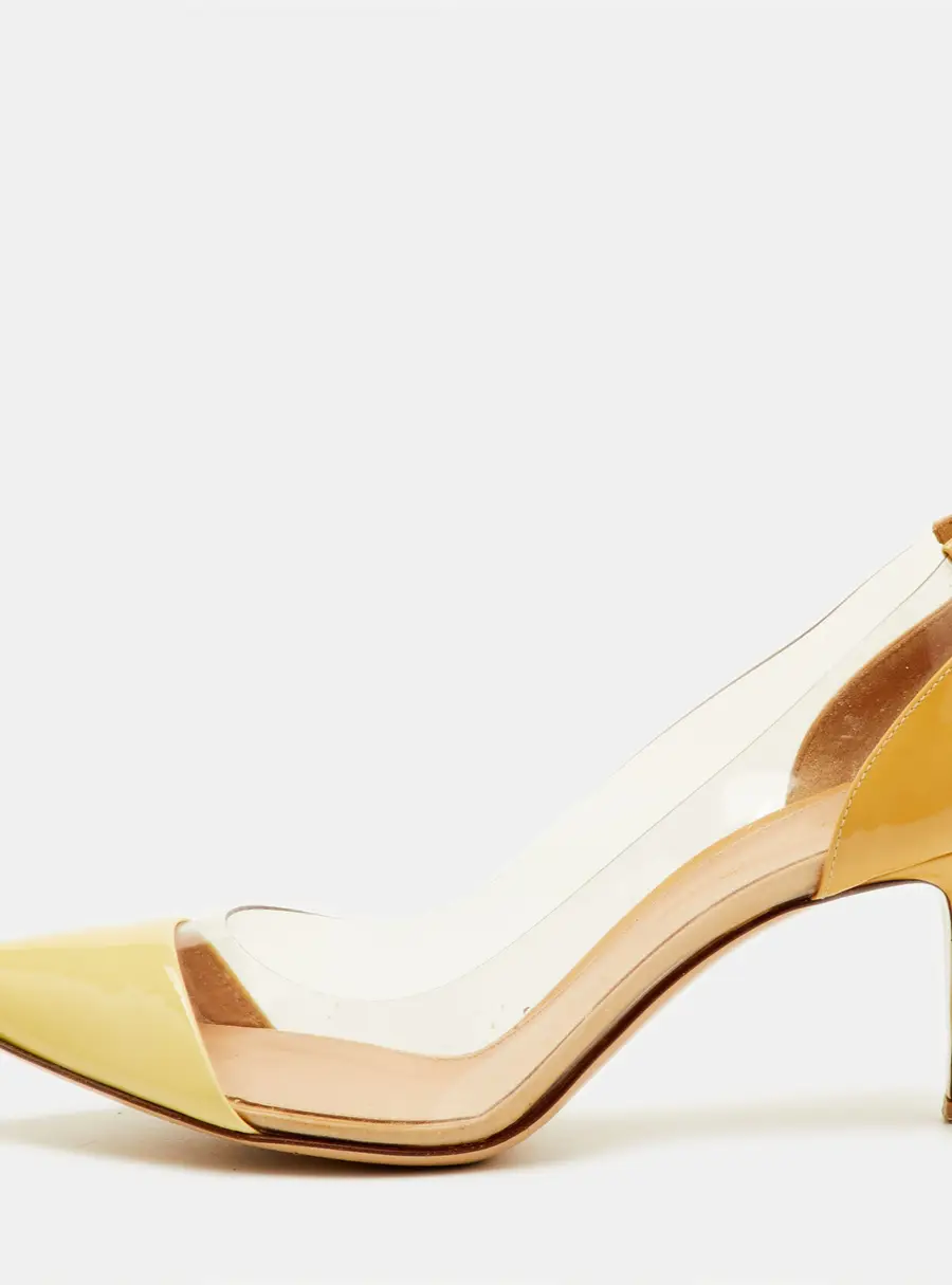Gianvito Rossi Plexi Size 38 Beige/Cream Patent Leather and PVC Pointed Toe Pumps