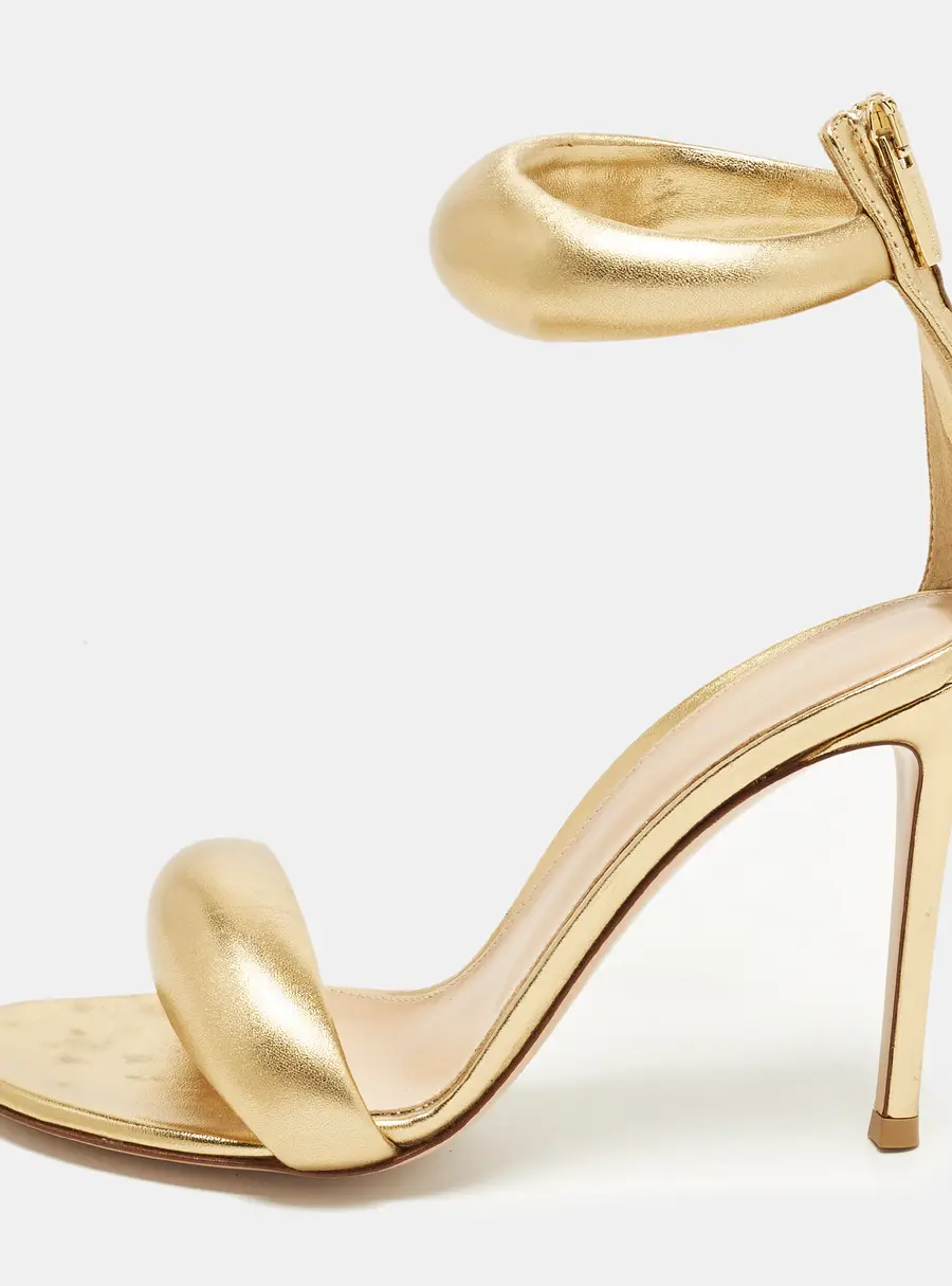Gianvito Rossi Bijoux Size 37 Gold Leather Ankle Strap Sandals