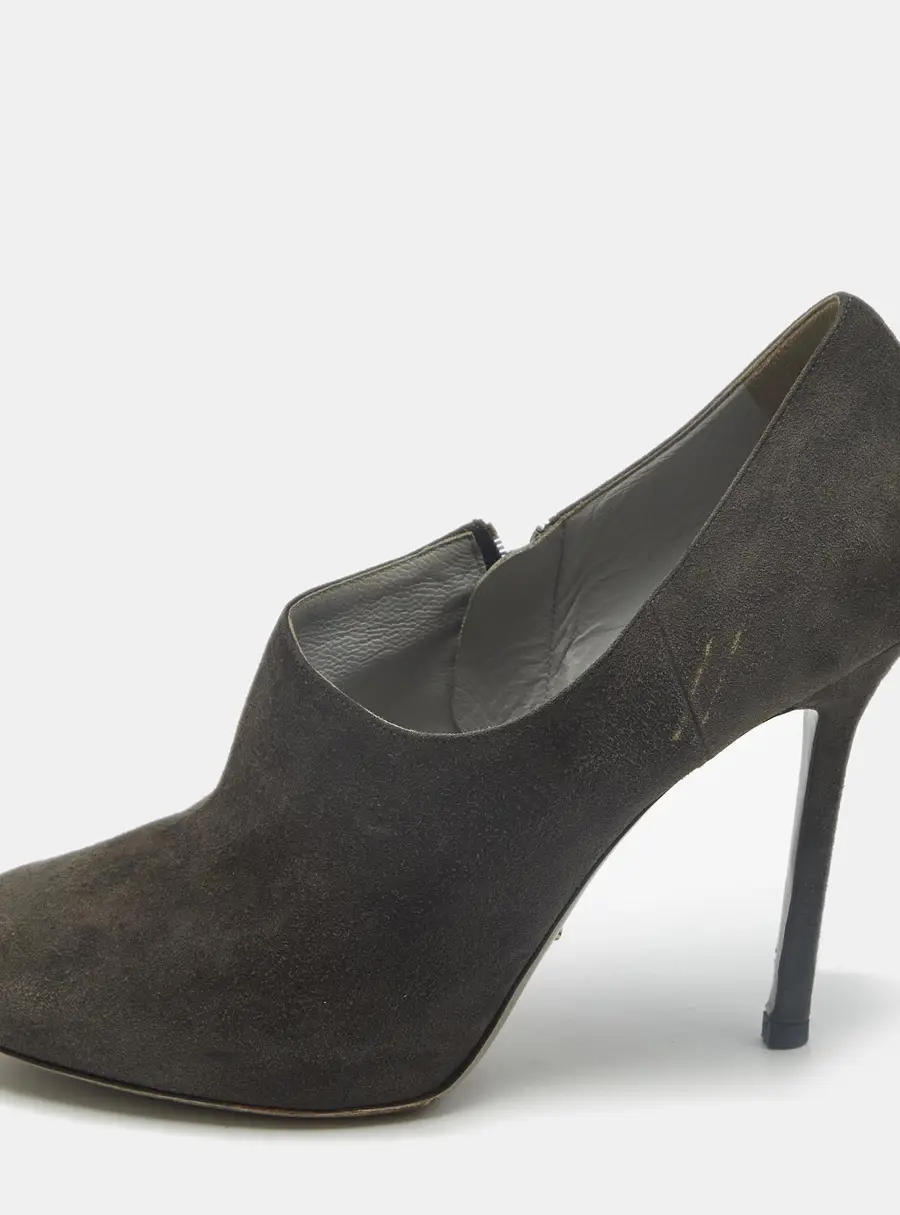 Gianvito Rossi Size 40.5 Grey Suede Booties