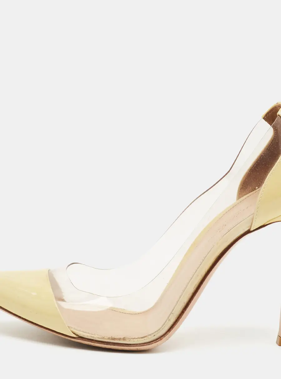 Gianvito Rossi Plexi Size 39.5 Beige Patent Leather and PVC Pumps
