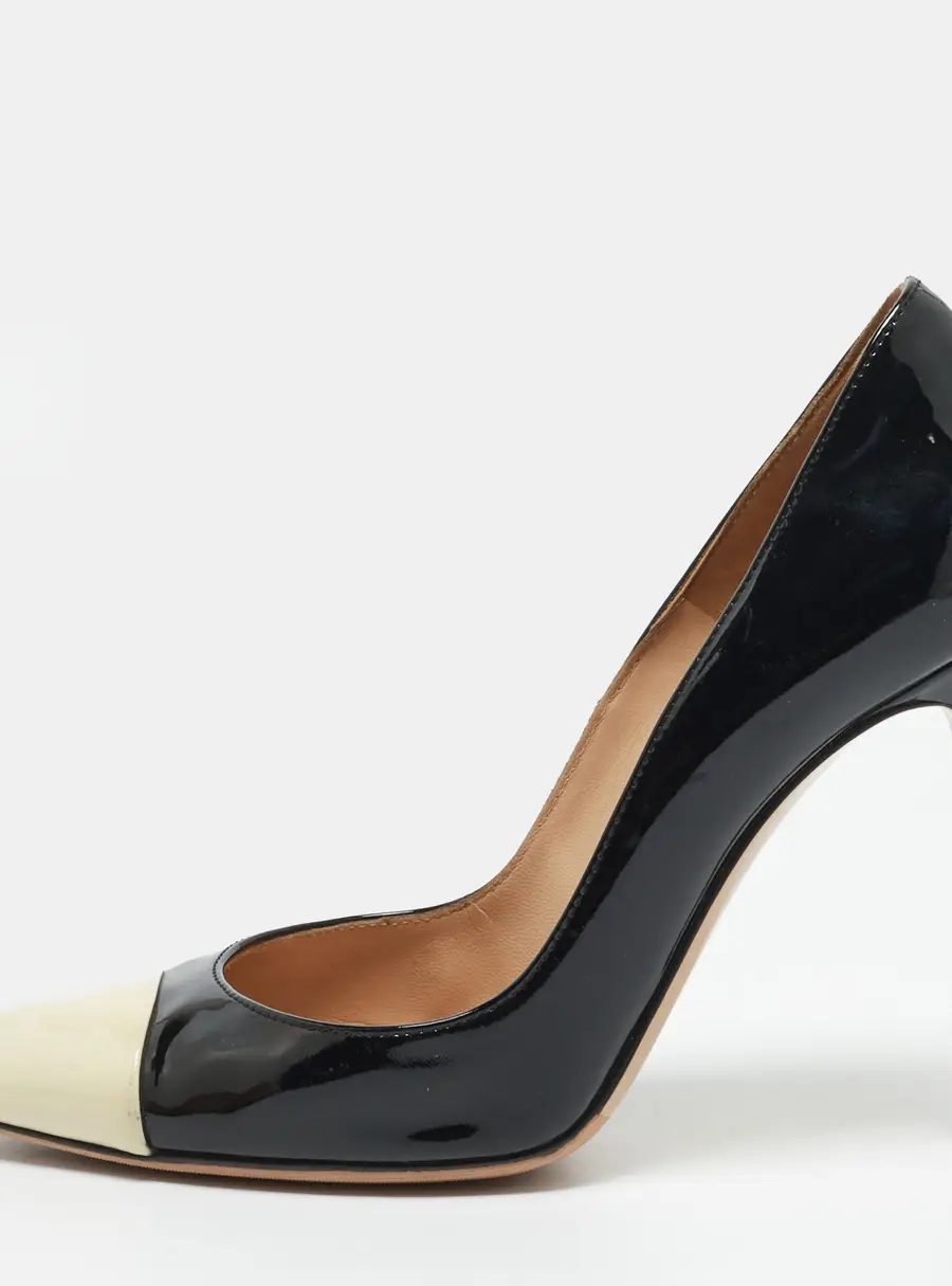 Gianvito Rossi Size 37 Black/Cream Patent Leather Pointed Toe Pumps