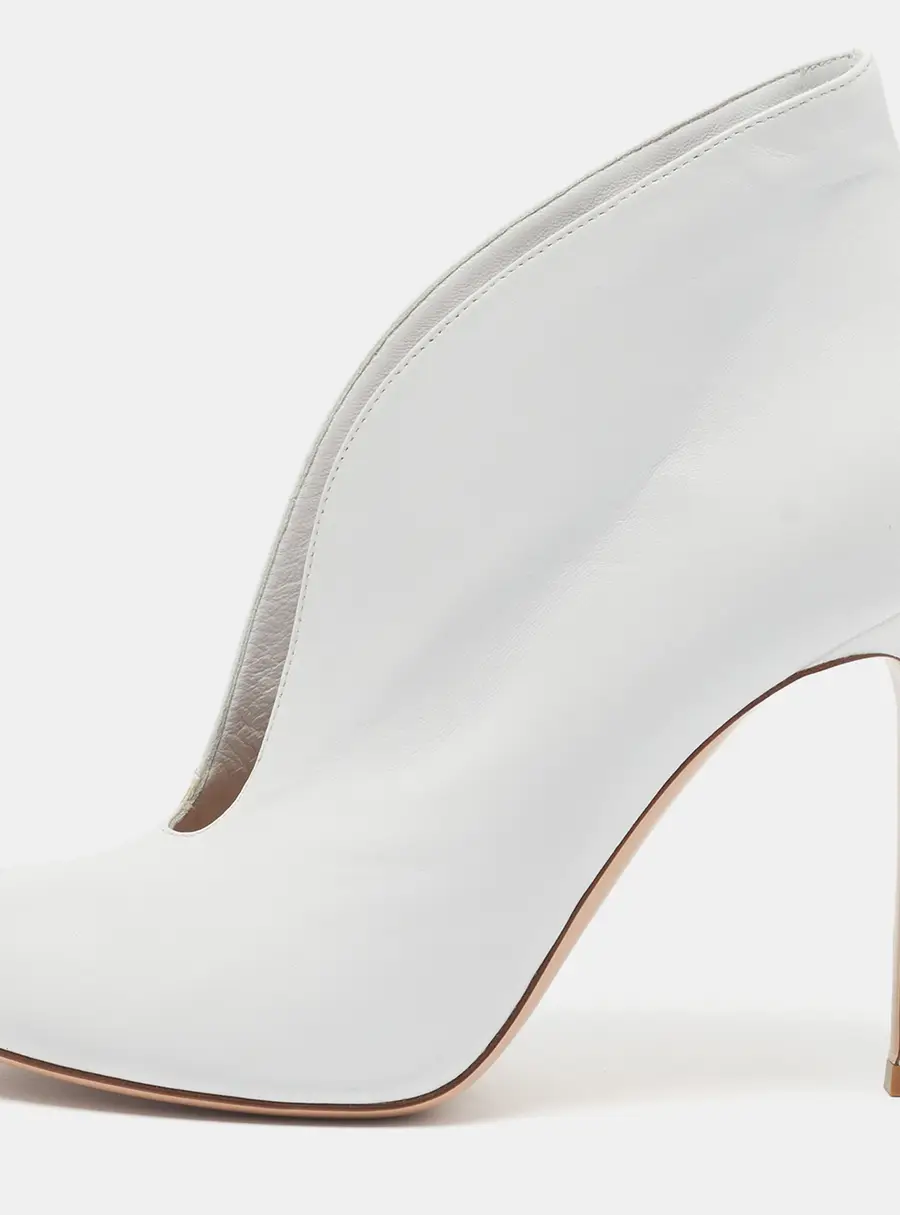 Gianvito Rossi Vamp Size 38.5 White Leather Booties