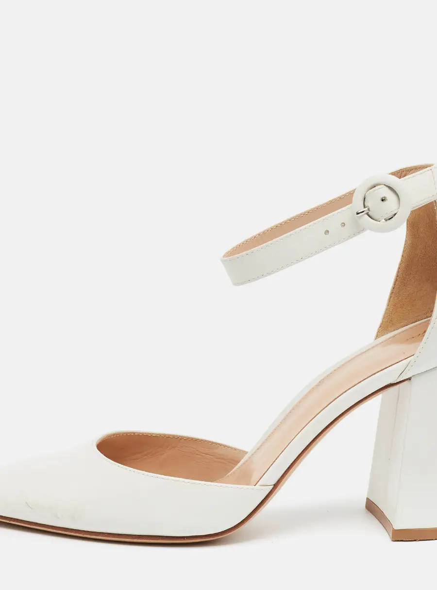Gianvito Rossi Size 38.5 White Leather Ankle Strap Pumps