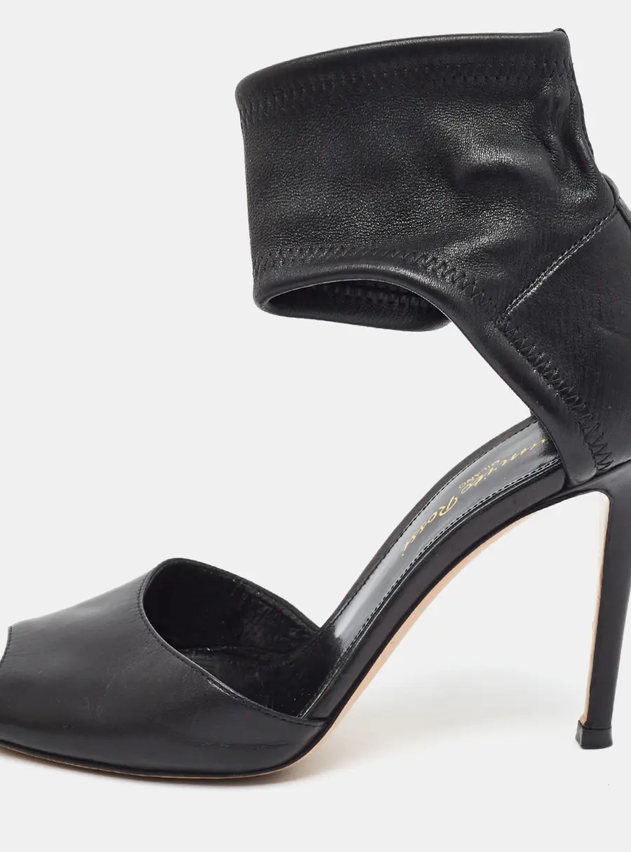 Gianvito Rossi Size 35 Black Leather Ankle Strap Sandals