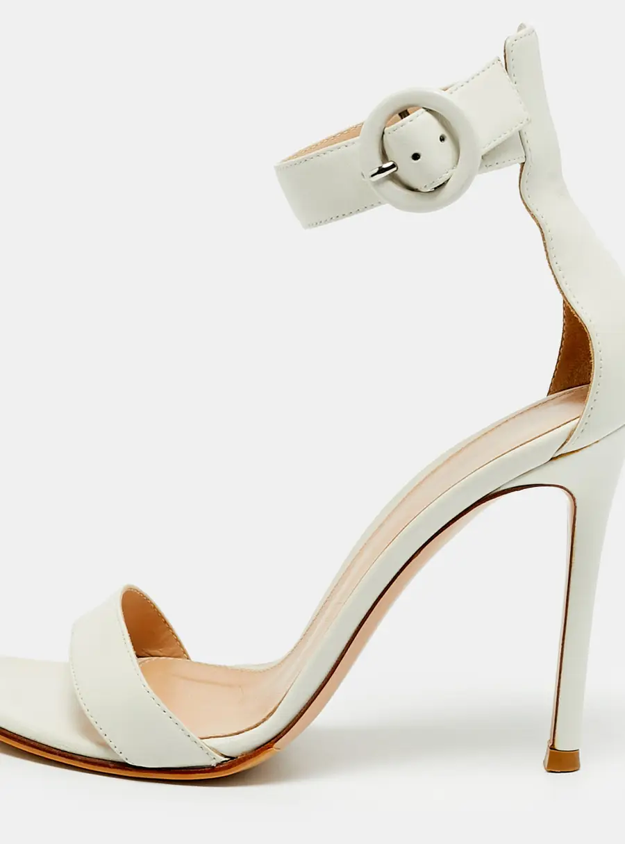 Gianvito Rossi Portofino Size 35 White Leather Ankle Strap Sandals