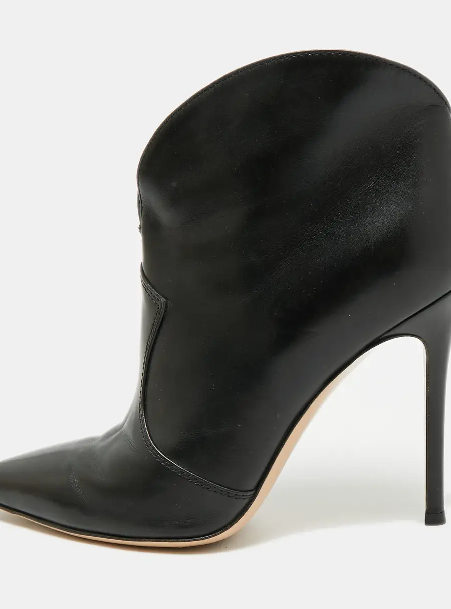Gianvito Rossi Mable Size 37 Black Leather Pointed Toe Ankle Length Boots
