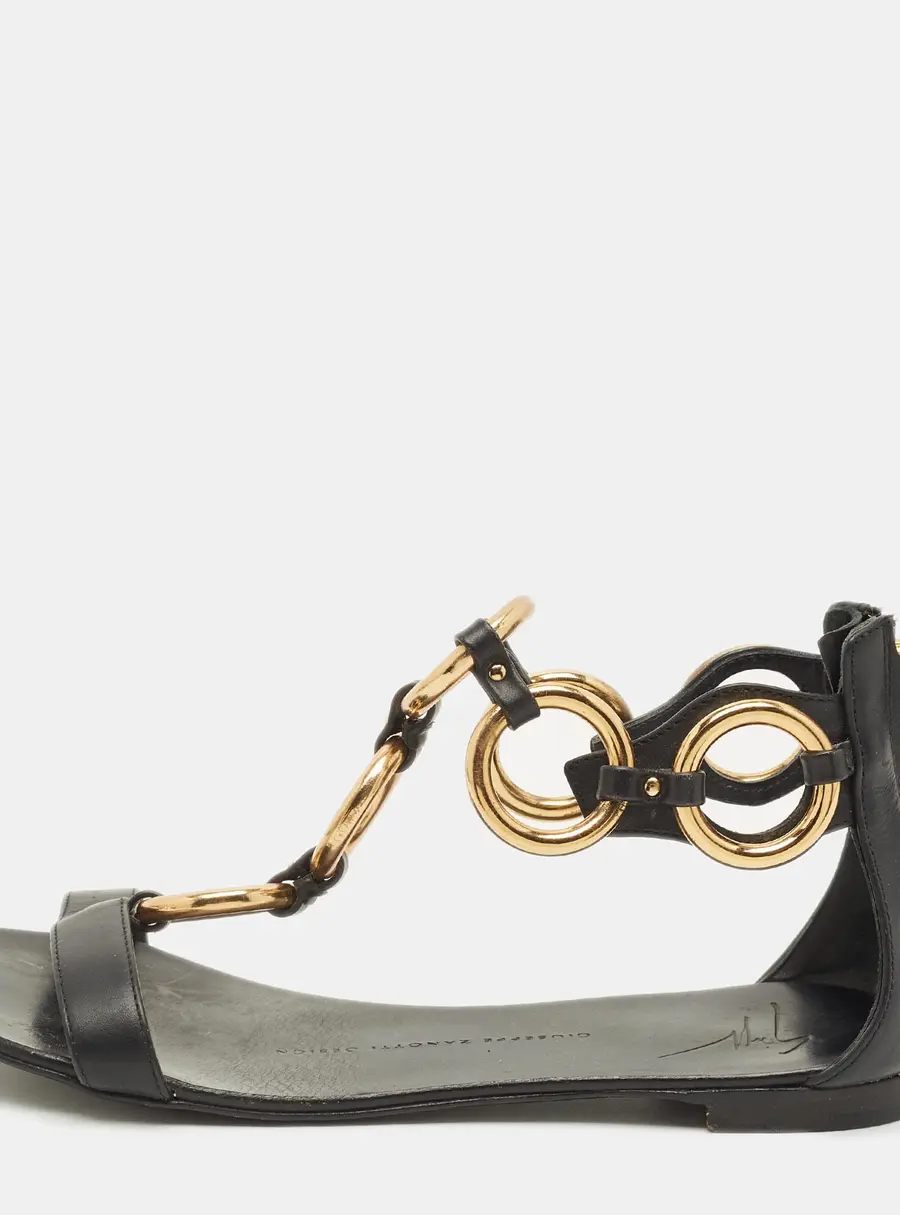 Giuseppe Zanotti Size 36 Black Leather and Metal T Strap Flat Sandals