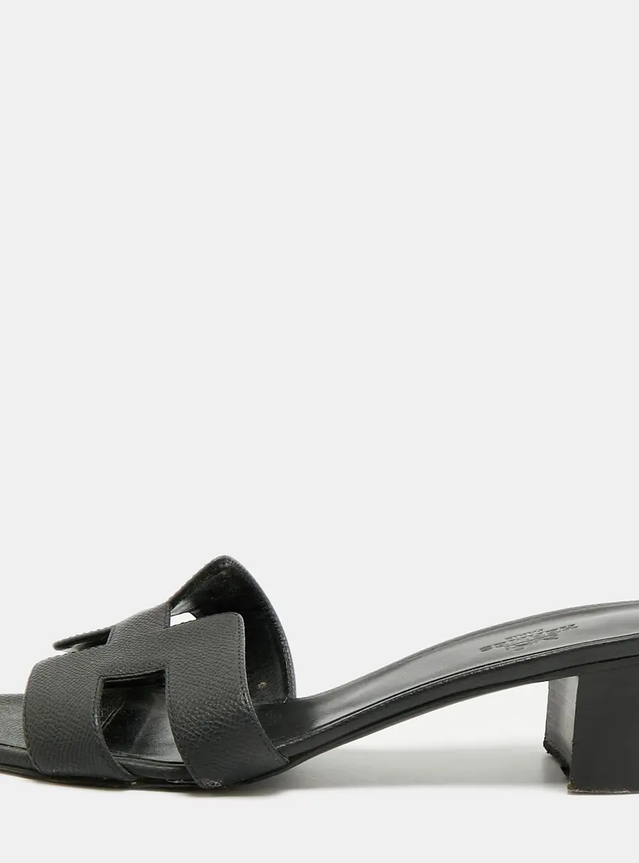 Hermès Oasis Size 39 Black Leather Slide Sandals