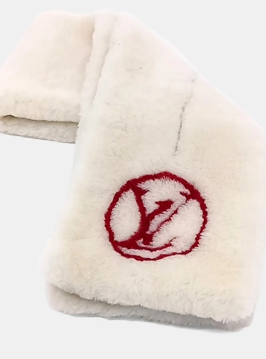Louis Vuitton shearling white muffler