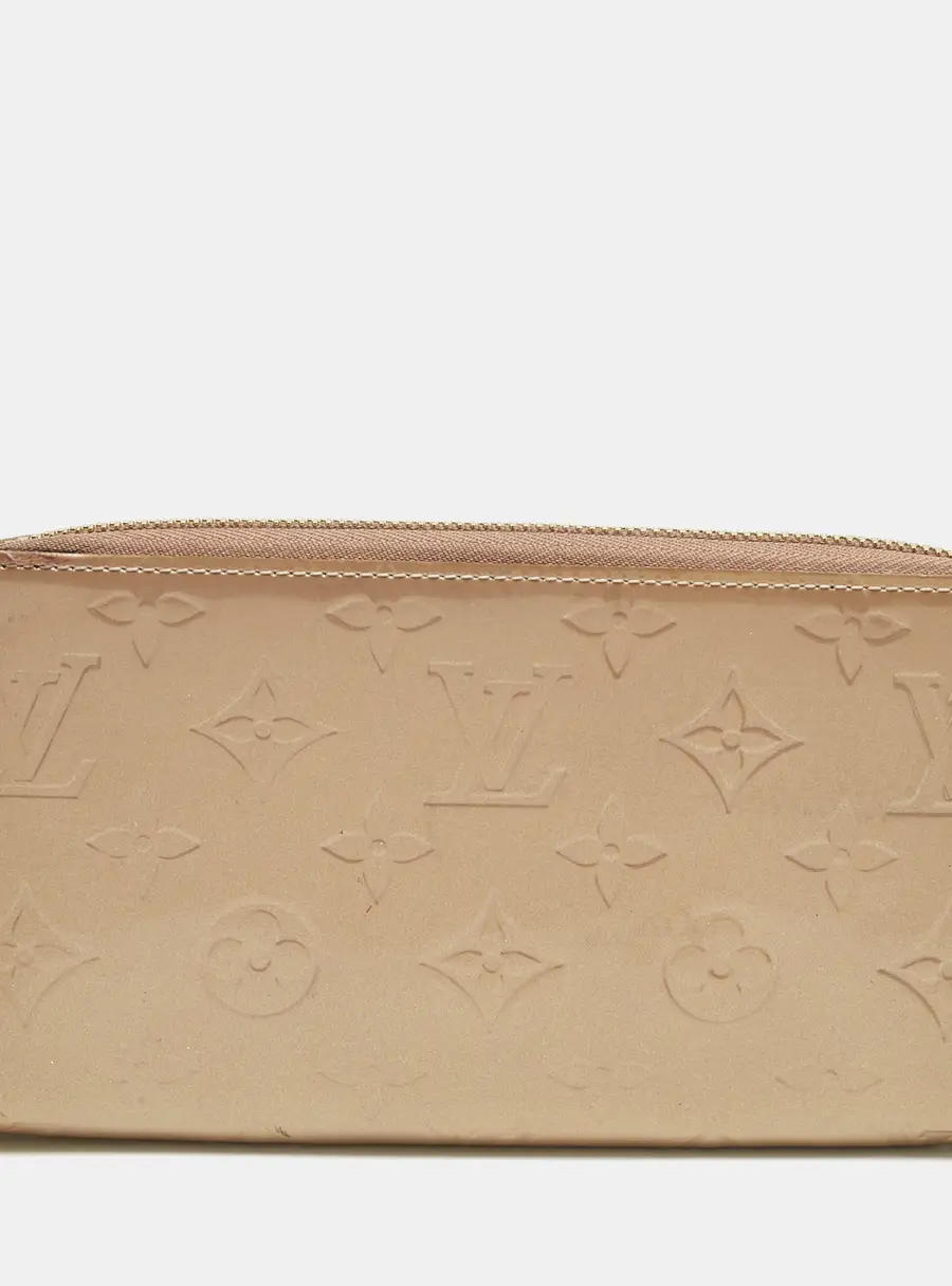Louis Vuitton Beige Poudre Monogram Vernis Zippy Wallet