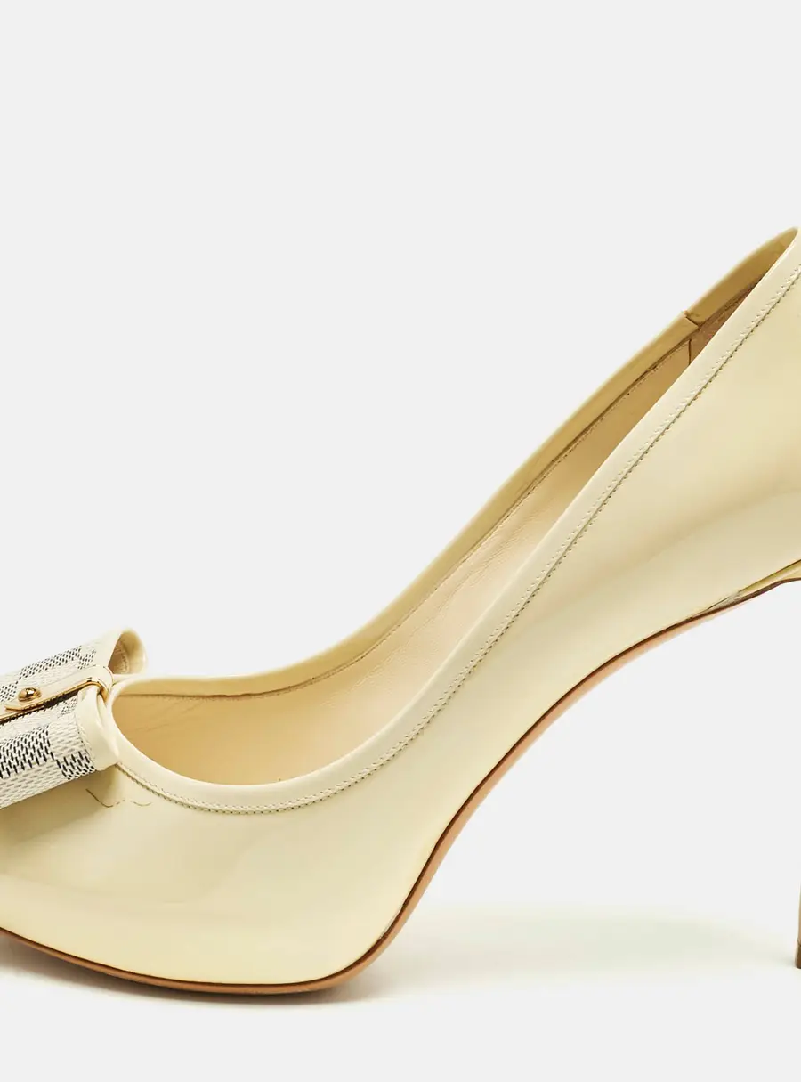 Louis Vuitton Valentine Size 40 Cream Canvas and Patent Leather Peep Toe Pumps