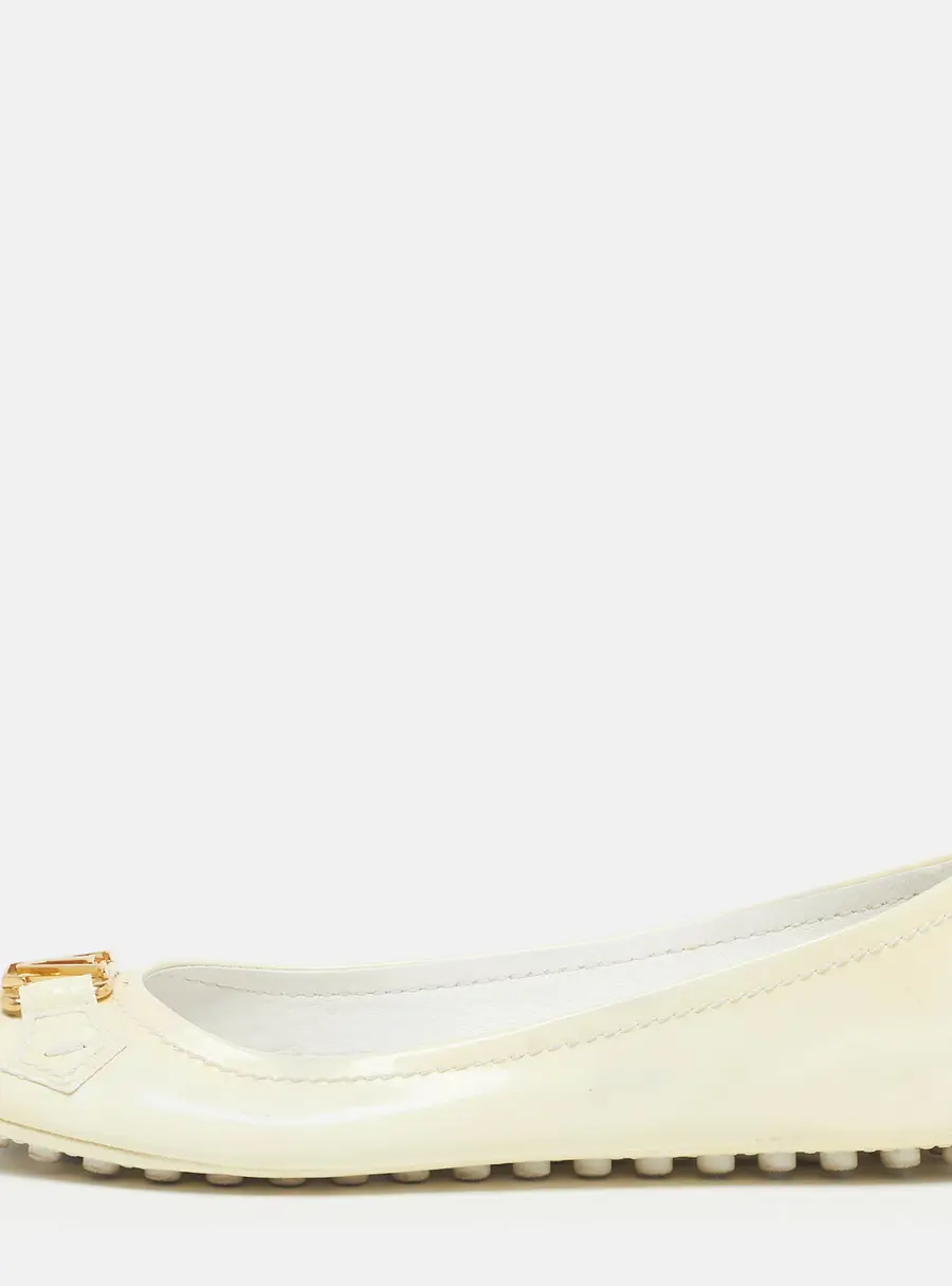 Louis Vuitton Oxford Size 37.5 Cream Patent Leather Ballet Flats