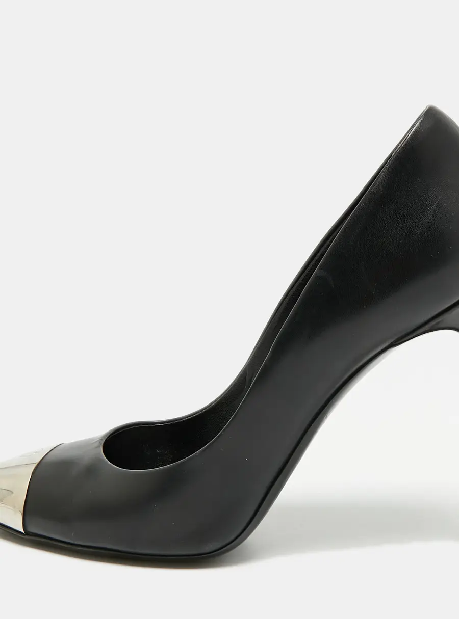 Louis Vuitton Urban Twist Size 40 Black/Silver Leather and Metal Cap Toe Pumps