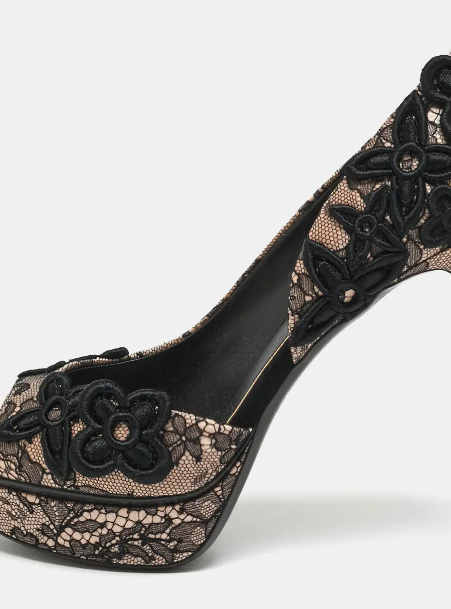 Louis Vuitton Size 39 Black/Beige Lace and Satin D'orsay Pumps