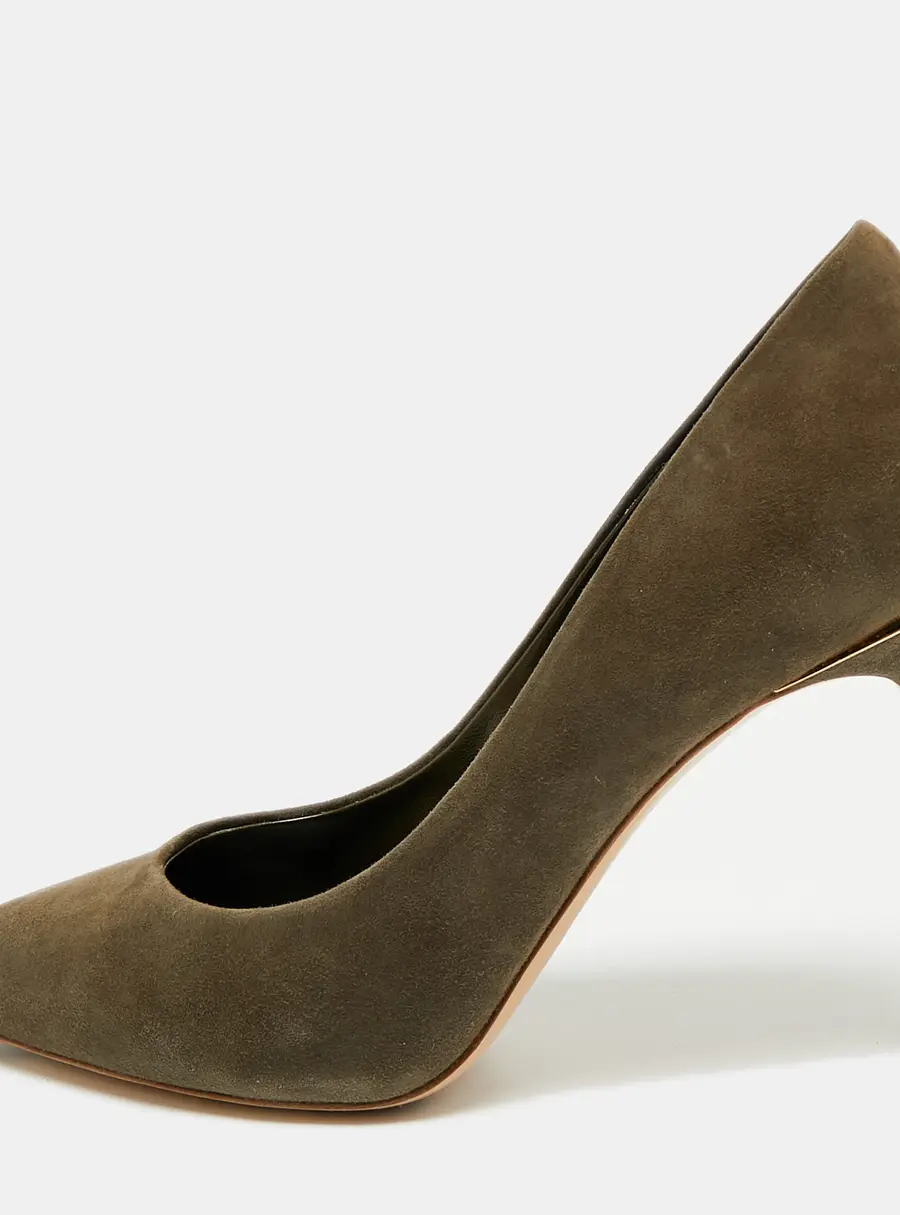 Louis Vuitton Catania Size 39.5 Brown Suede Pumps