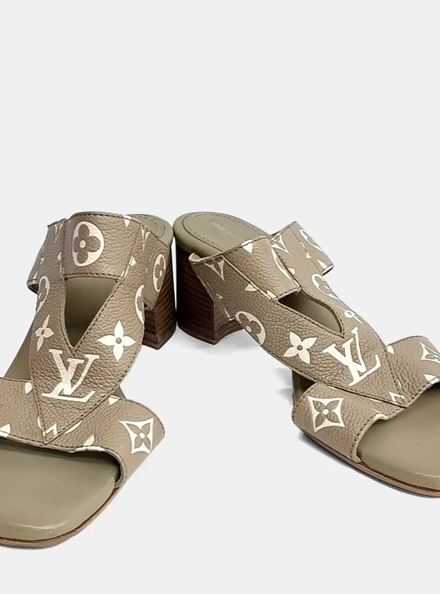 Louis Vuitton Cream/Khaki Leather Slippers EU 38