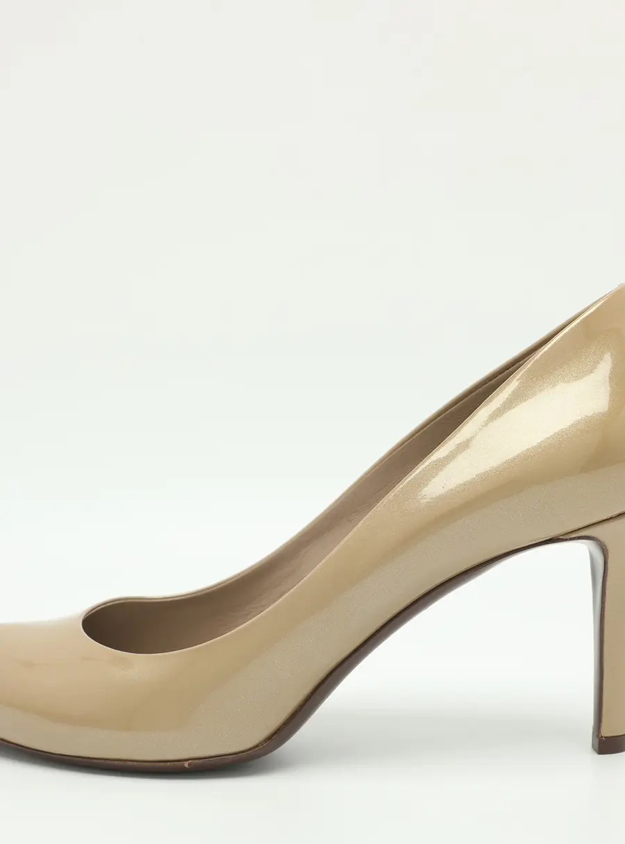 Louis Vuitton Oh Really! Size 37 Beige Patent Leather Pumps