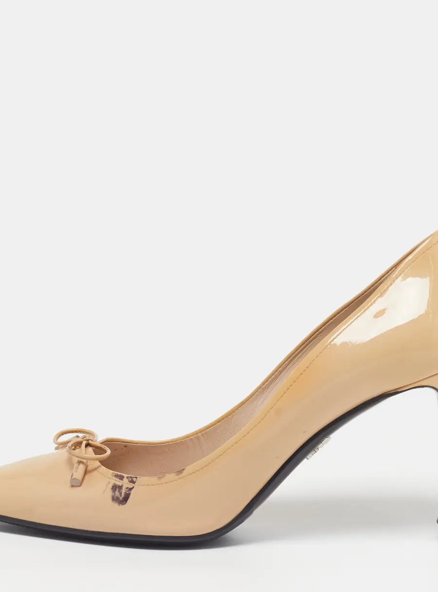 Prada Size 39.5 Beige Patent Leather Pointed Toe  Pumps