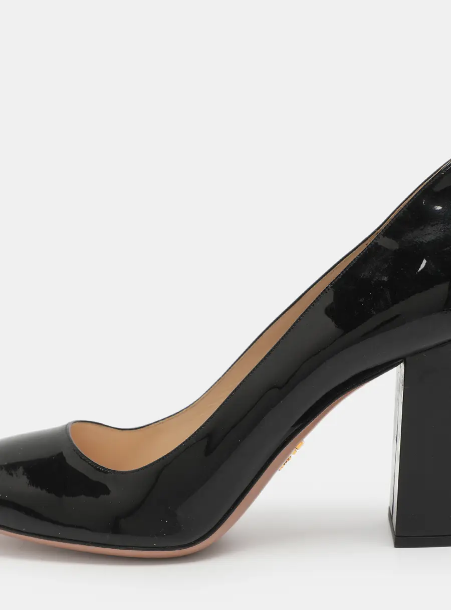 Prada Size 38 Black Patent Leather Pumps