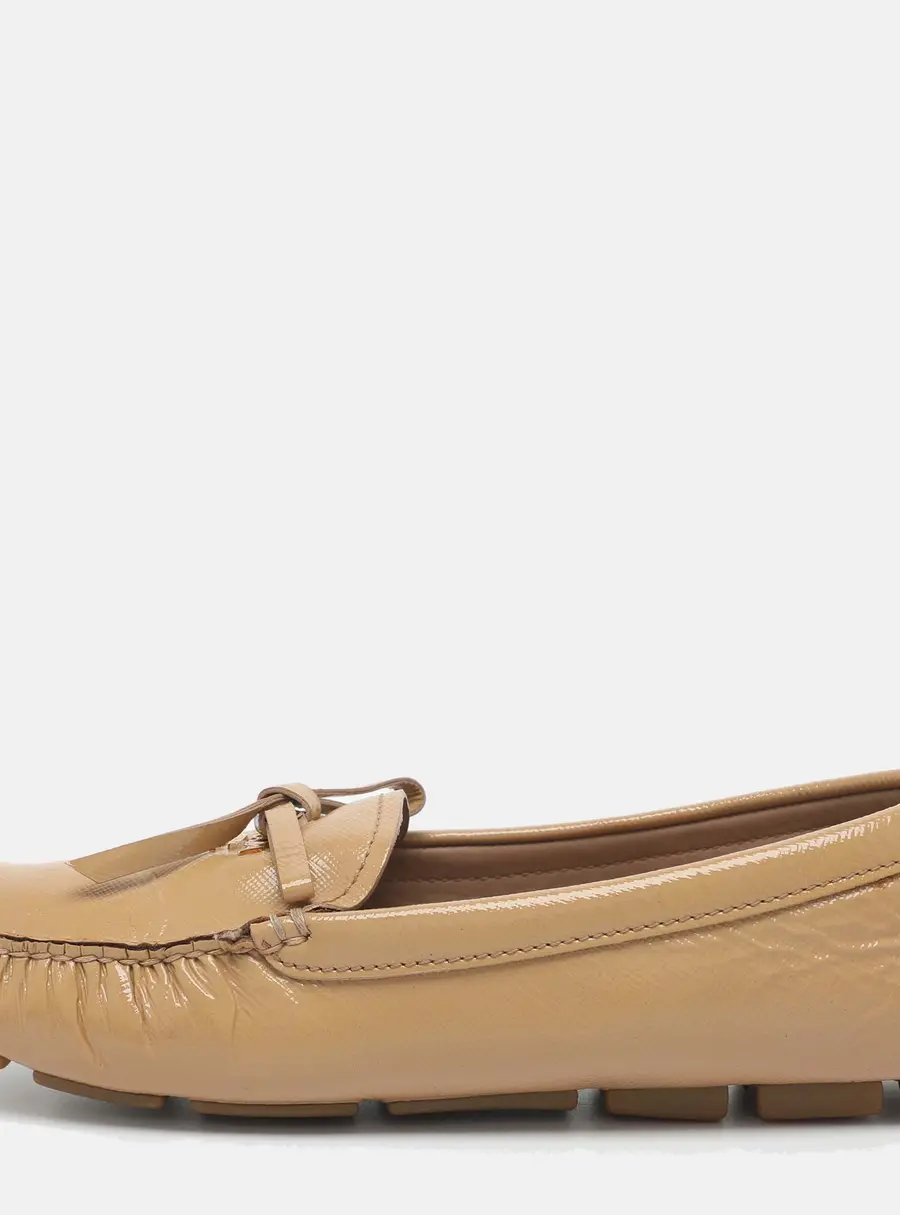 Prada Bow Size 36 Beige Patent Leather Loafers