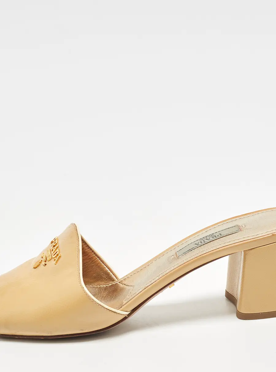 Prada Size 38.5 Beige Patent Leather Slide Sandals