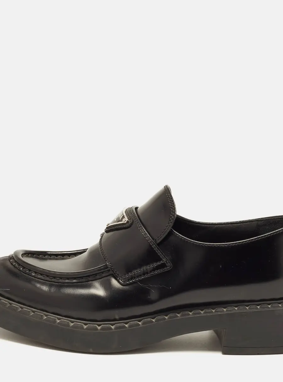 Prada Size 38.5 Black Leather Logo Plague Loafers