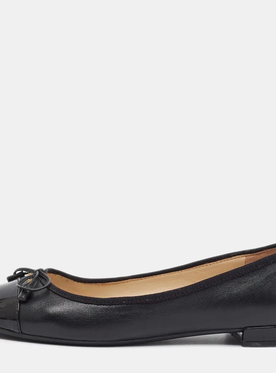 Prada Size 36 Black Leather and Patent Bow Cap Toe Ballet Flats