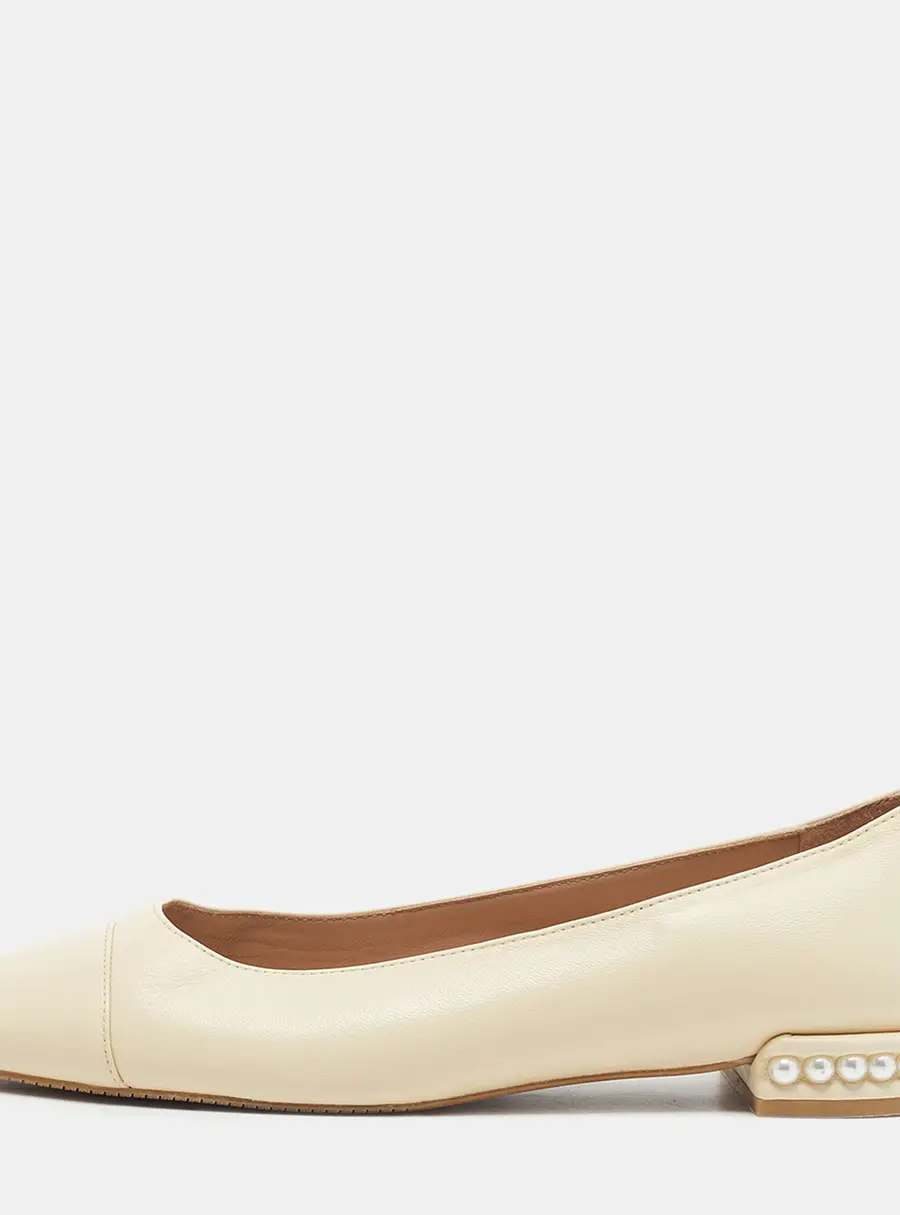 Stuart Weitzman Size 38.5 Cream Leather Pearl Embellished Ballet Flats