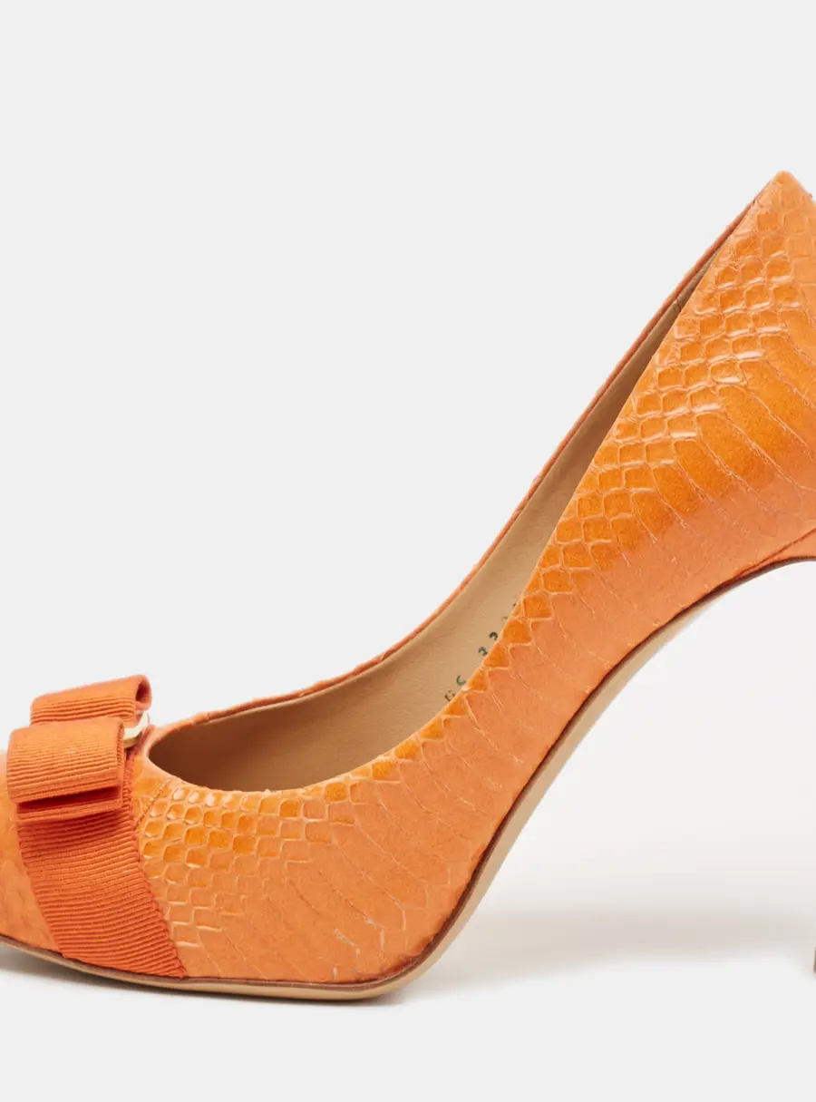 Salvatore Ferragamo Vara Bow Size 37 Orange Snakeskin Leather Pumps