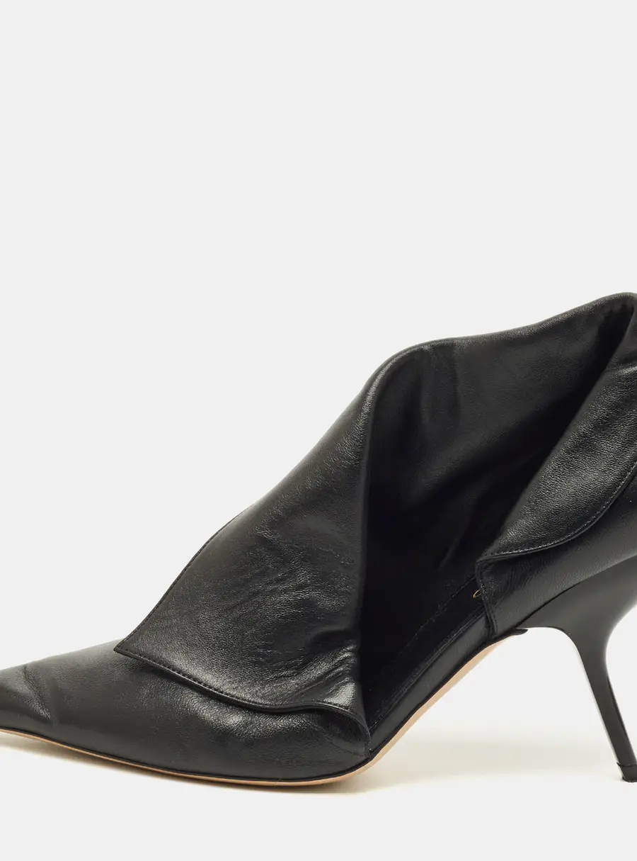 Salvatore Ferragamo Eva Size 39.5 Black Leather D'orsay Pumps