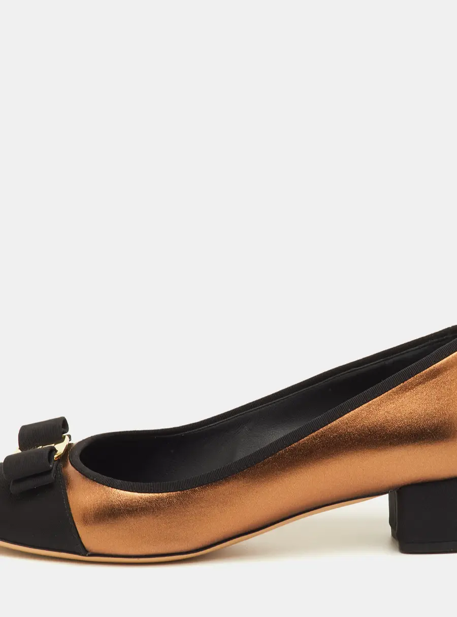 Salvatore Ferragamo Vara Bow Size 41 Metallic/Black Fabric and Leather Block Heel Pumps