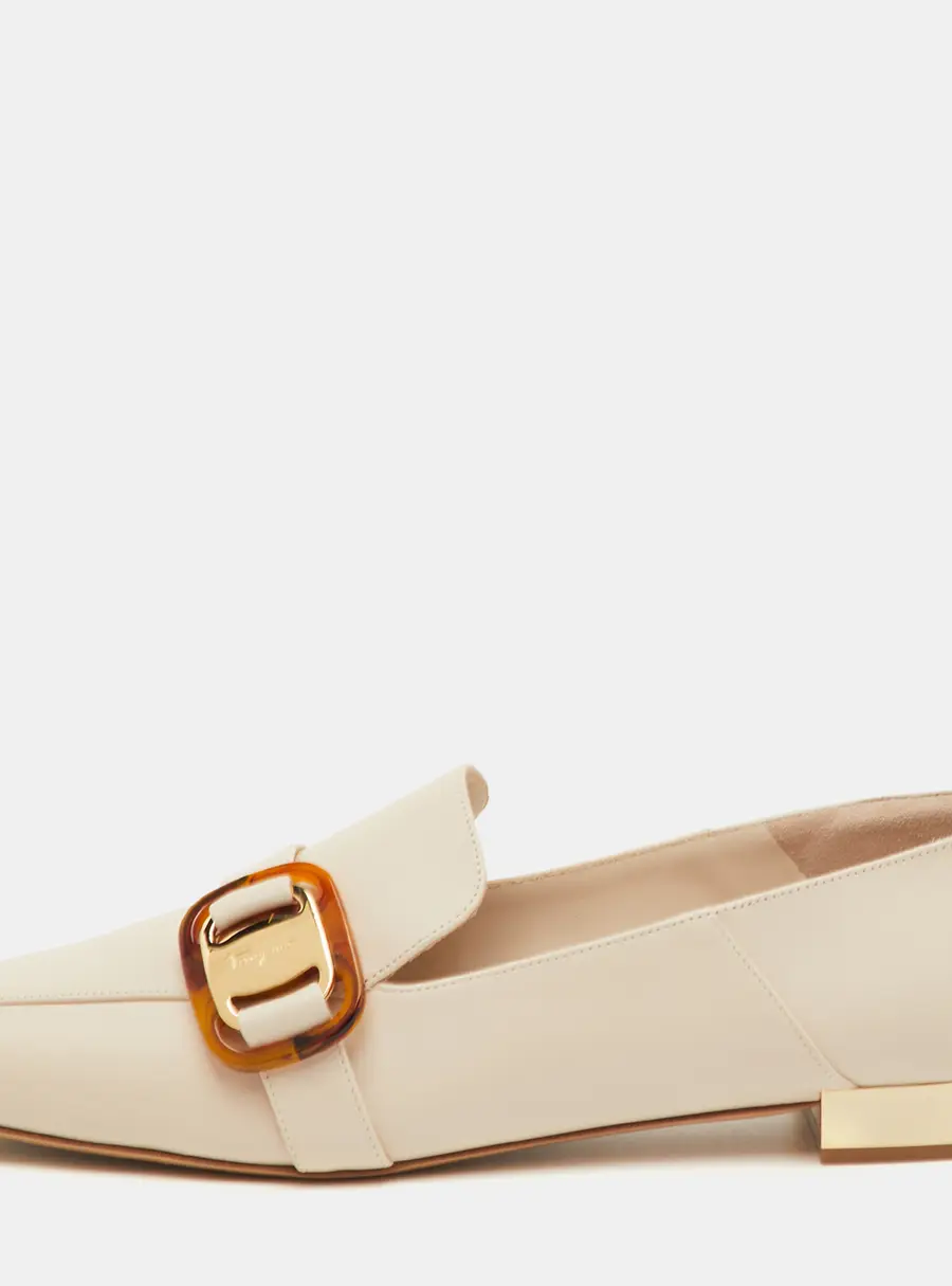 Salvatore Ferragamo Size 41 Slip On Cream Leather Loafers