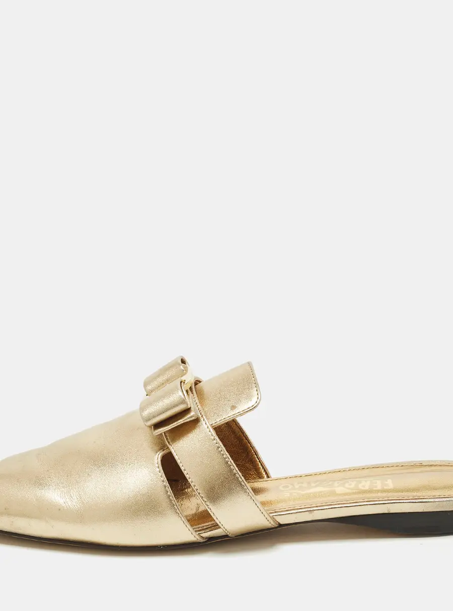 Salvatore Ferragamo Briza Size 38.5 Gold Leather Flat Mules
