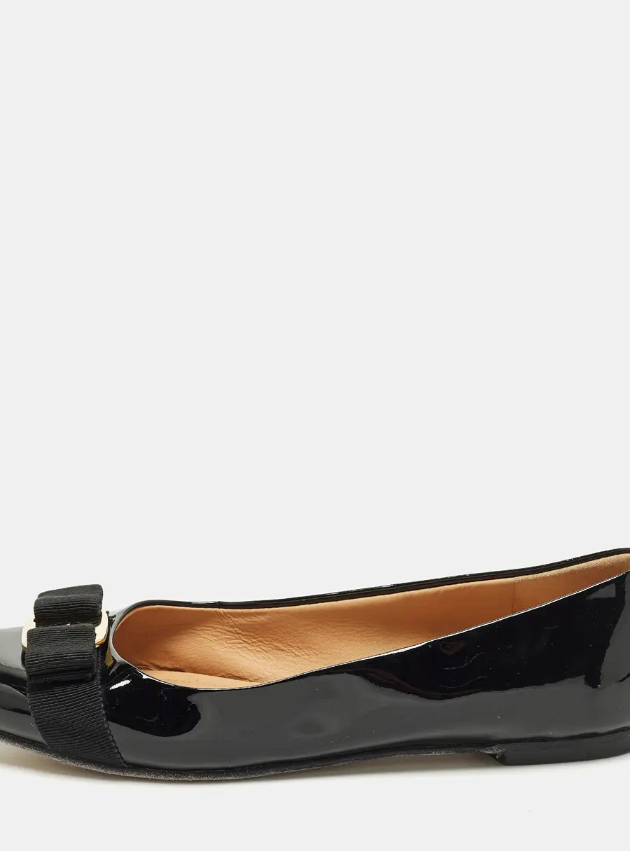Salvatore Ferragamo Vara Bow Size 37 Black Patent Leather Ballet Flats