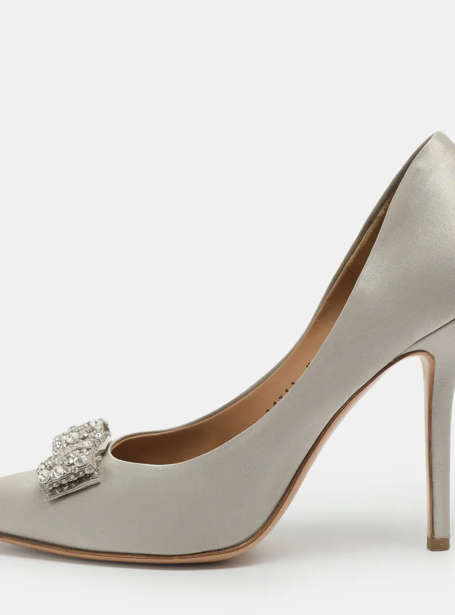Salvatore Ferragamo Vara Bow Size 40 Grey Satin Crystal Embellished Pumps