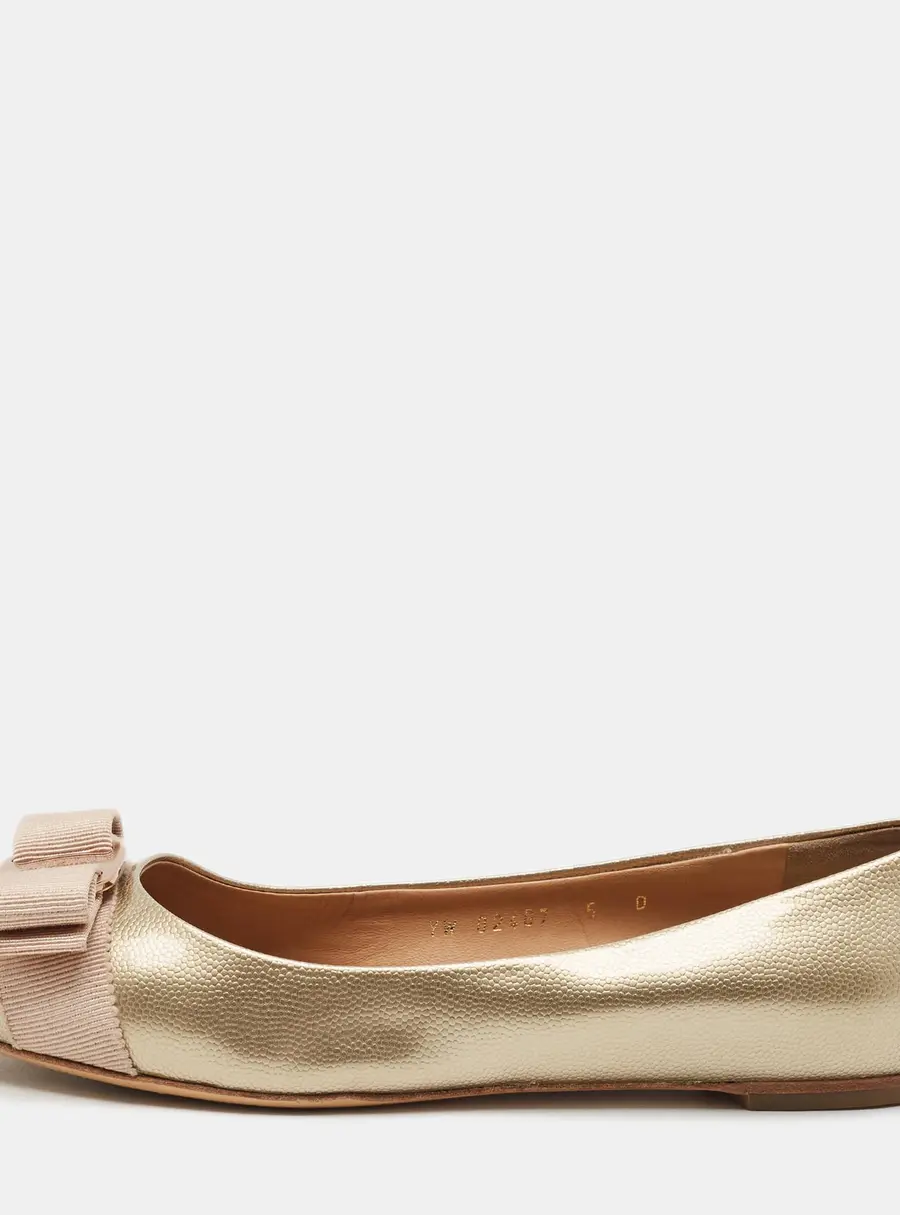 Salvatore Ferragamo Vara Bow Size 35.5 Gold Leather Ballet Flats