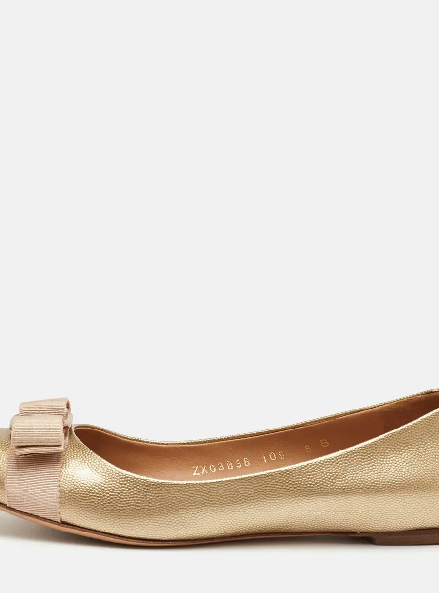Salvatore Ferragamo Vara Bow Size 38.5 Gold Leather Ballet Flats