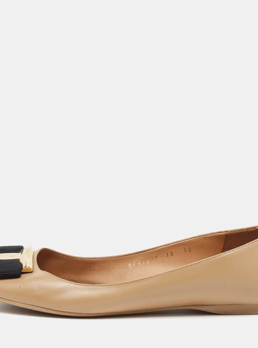 Salvatore Ferragamo Vara Bow Size 40.5 Gold Leather Ballet Flats
